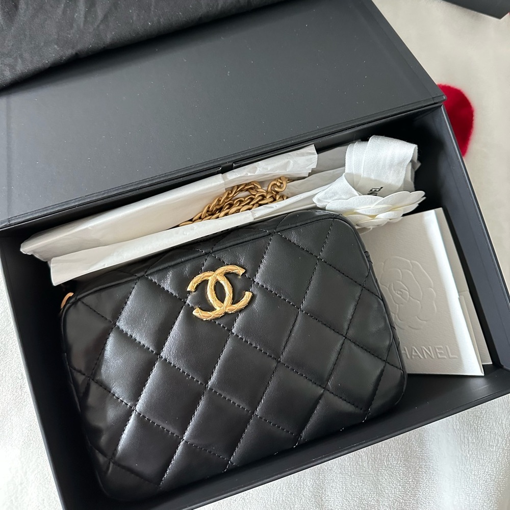 SOLD 💫BNIB CHANEL 23C Camera Bag 💫